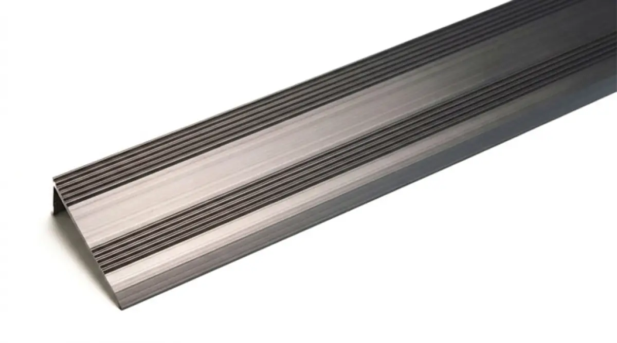 Premier Nosing 9 mm stick down brushed pewter 5 x 2,70 m.