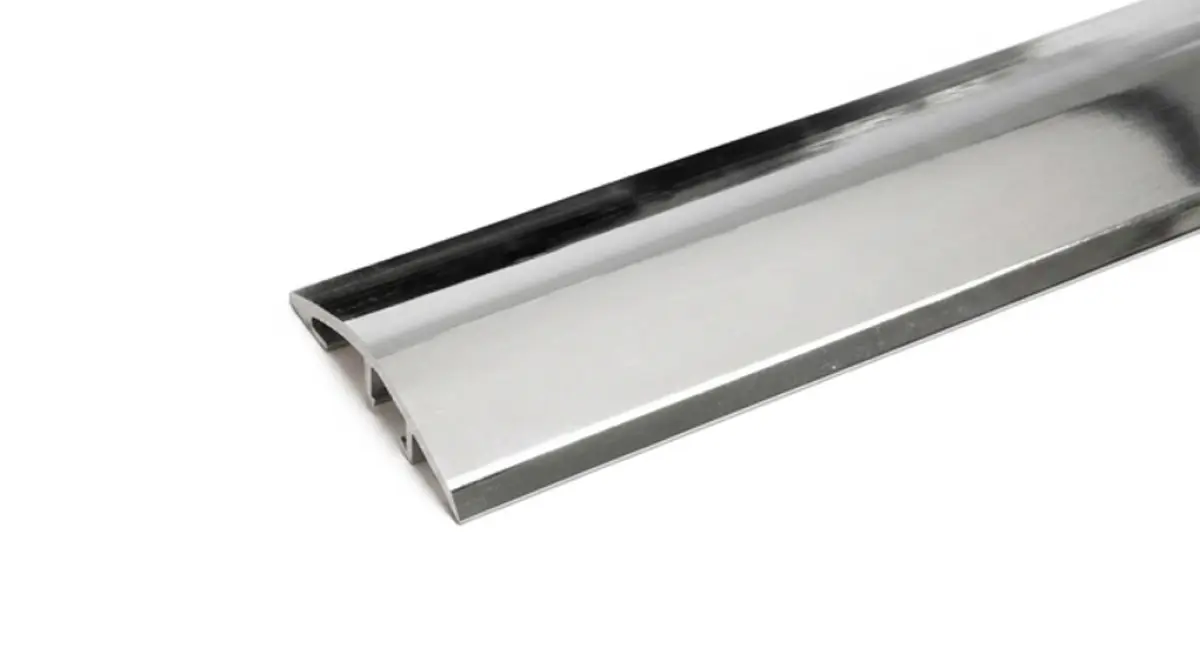 Premier Ramp Edge stick down chrome (39,4 mm) 5 x 2,70 m. m.