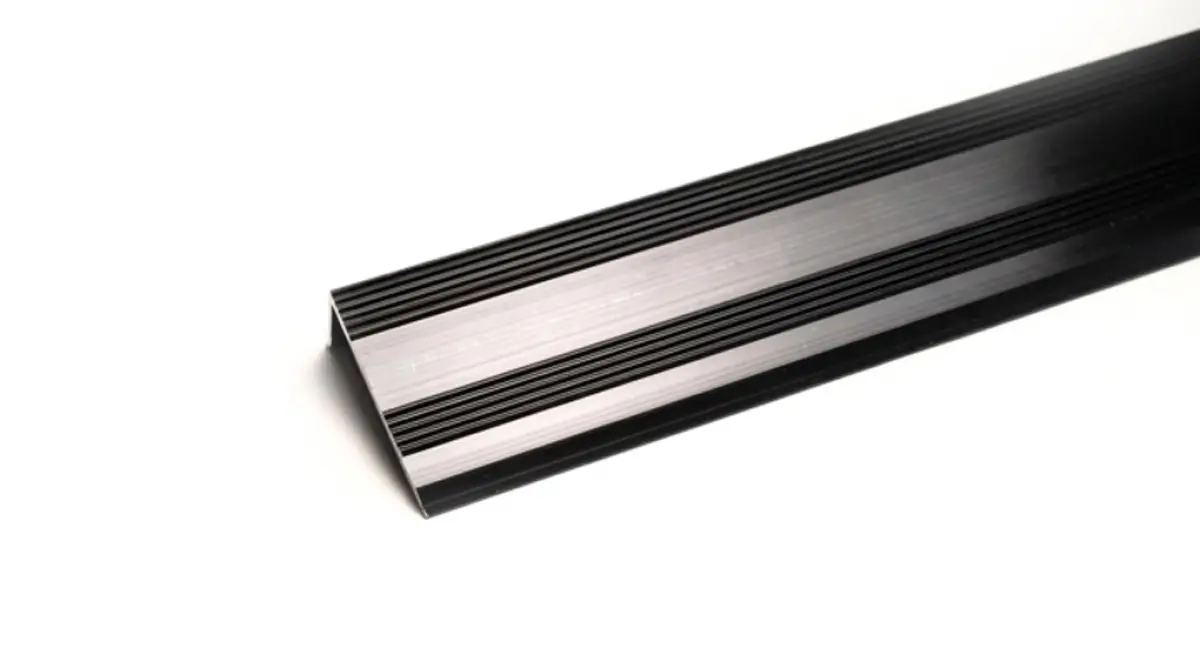 Premier Nosing 9 mm stick donw brushed black 5 x 2,70 m