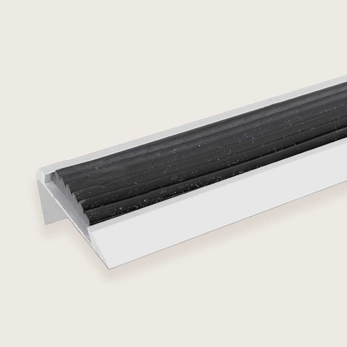 Trapneusprofiel, om de treden te beschermen